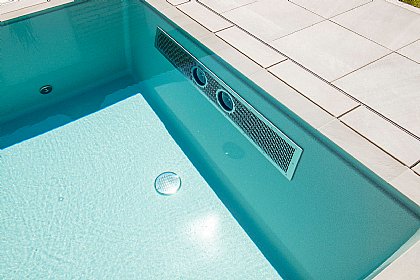 Compass_Pool mit zwei Turbinen