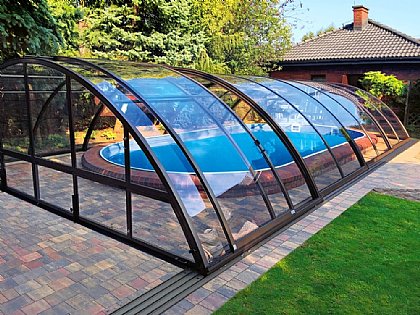 Schwimmbadüberdachung Universe in Klar-Glas